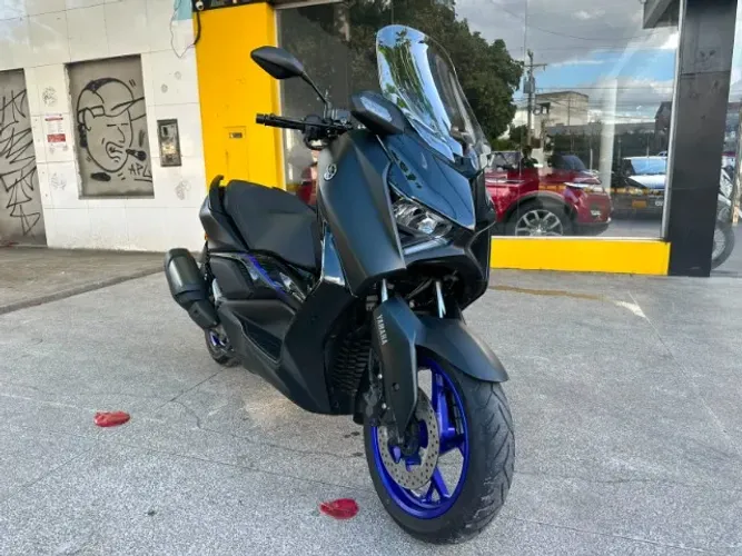 YAMAHA XMAX 300 CONNECTED