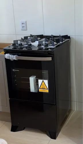 Fogão 4 bocas Electrolux Efficient Mesa de Vidro (Tripla chama) Preto | 3 meses de uso