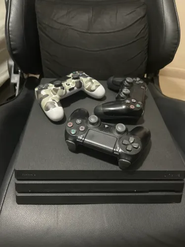 PS4 PRO + 3 controles + 15 jogos mídia física (IMPERDÍVEL!) -THE LAST OF US, SPIDER-MAN