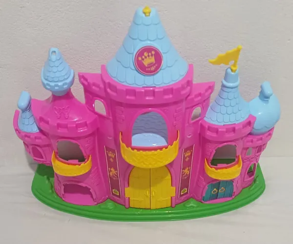 Castelinho infantil menina, com duas bonequinhas sem perfeito estado