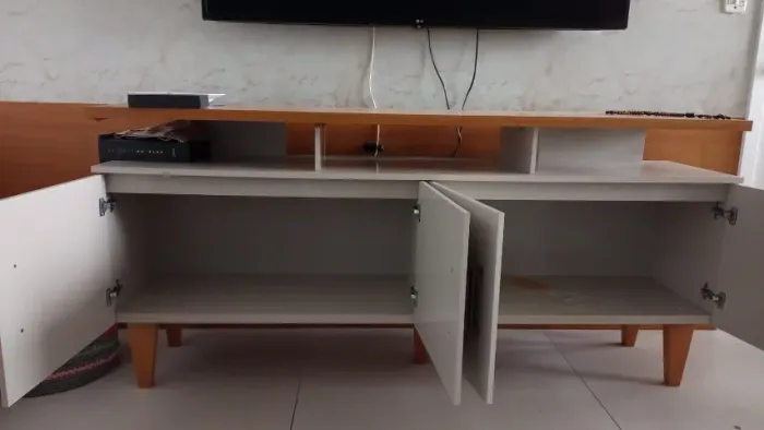 Rack para TV Branco/Amadeirado em perfeito estado