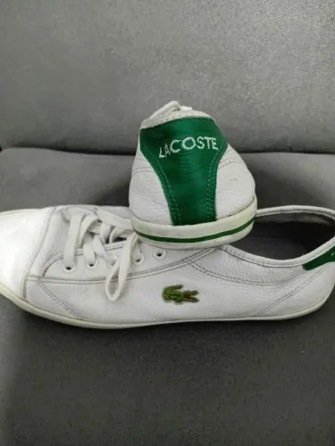 Tenis em couro lacoste
