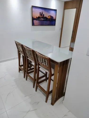 Aparador e banquetas tampo Off White