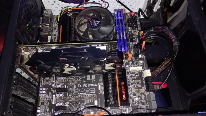 KIT GAME I7 3770 GTX 750 4GB DRR5 16G. DRR3 HD 500GB GABNETE GAME VIDRO SEM