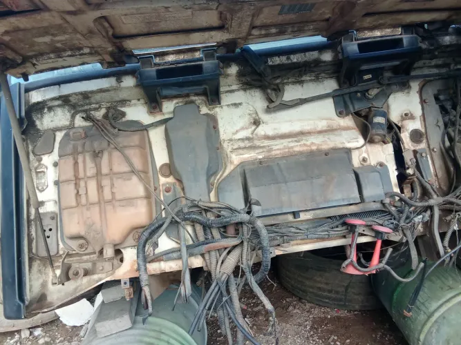 Vendo cabine de Iveco 320 completa com todos os acessórios internos
