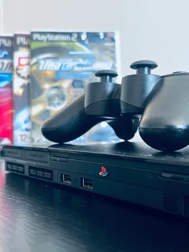 PlayStation 2 Slim + 4 Jogos + Controle