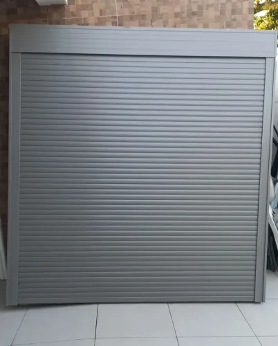 Porta alumínio com persiana ( tenho 3 peças)
