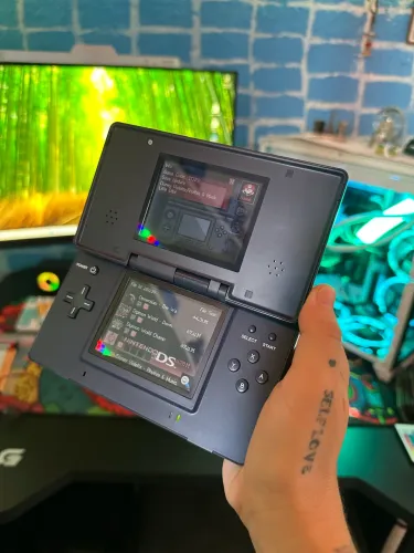 Nintendo DS ML + R4+Card 32gb lotado de jogos! Em estado de zero!