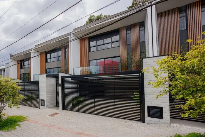 Sobrado com 3 dormitórios à venda, 279 m² por R$ 1.980.000,00 - América - Joinville/SC