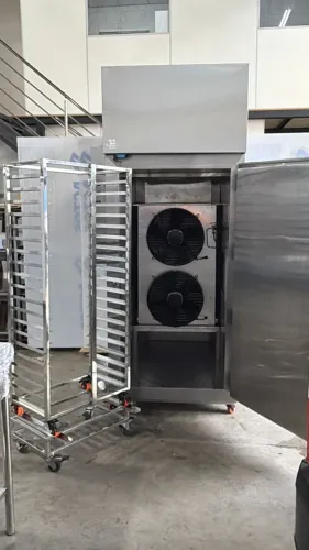 ULTRA CONGELADOR 100 KG/CICLO DE CONGELAMENTO 30 BANDEJAS sob encomenda ac