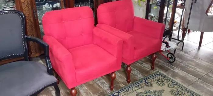 Lindo par de poltronas antigas 