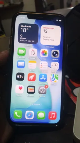 iPhone 12 , traseira trincada , câmera apenas na 1x um pouco desfocando a traseira