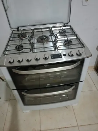 Fogão 2 fornos Eletrolux 5 bocas