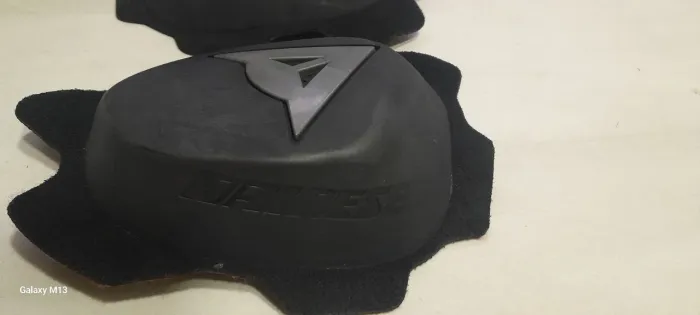 Saboneteira raspador joelheira Dainese