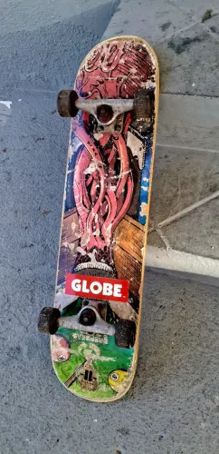 Skate shape street marca Globe usado.