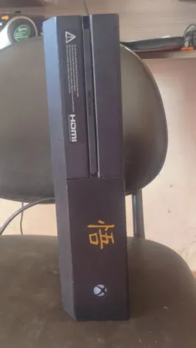 Xbox one fat para venda! Acompanha dois controles originais (um é gamer) leia a descrição 