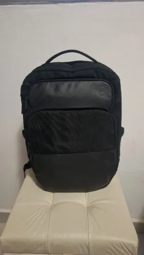 Mochila Dell Pro 15<br>Conservada, diversas divisórias<br>Acolchoada, confortável<br>R$90