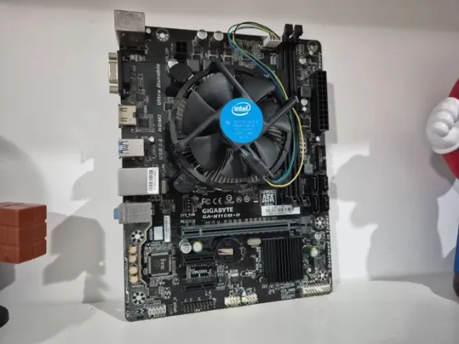 Placa-mãe Gigabyte H110M-S2H  + Intel i5-7400
