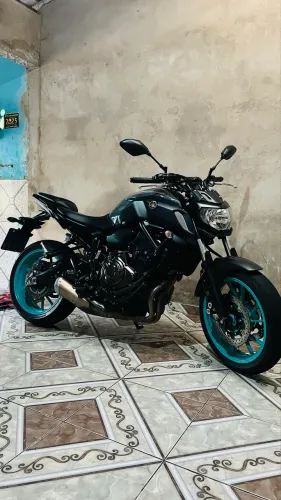VENDO MT07 COM REVISÕES EM DIAS, 3 CHAVES E MANUAL.