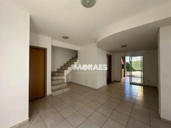 Casa com 3 quartos, sendo 1 suíte para alugar, 103 m² por R$ 4.910/mês - Residencial Le Vi
