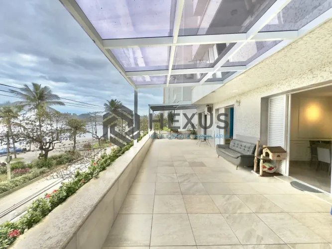 Apartamento garden frente mar com varanda na Praia das Pitangueiras, Guaruja