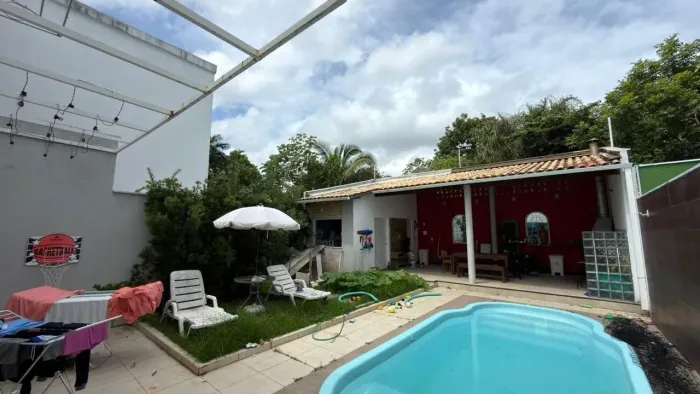 Vendo Casa no Cond. no Quintas do Calhau
