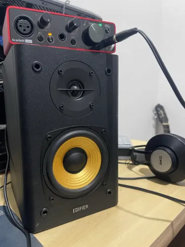 Monitor de áudio Edifier + Focusrite solo 3rd gen
