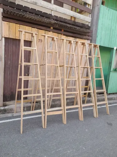 Escadas de madeira zap *