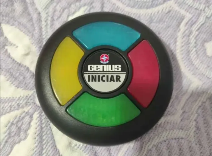 Miniatura jogo mini Genius antigo da estrela