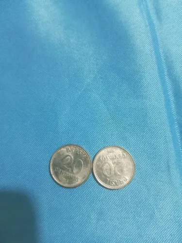 2 Moedas antigas de 20 centavos de 1986.