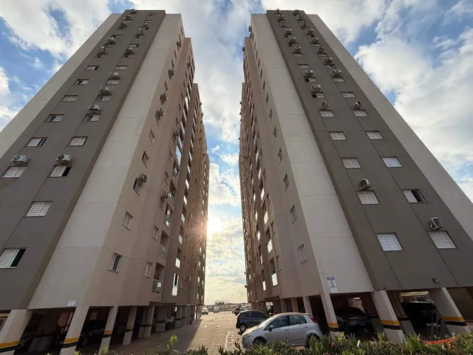 Apartamento no condomínio Alencarina com 3 quartos sendo uma suíte, 3 vagas de garagem e á