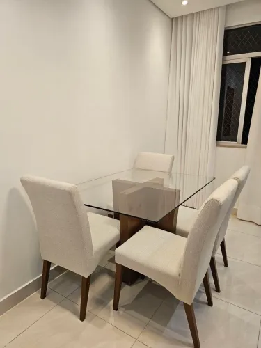 Mesa para 4 cadeiras APENAS A MESA.