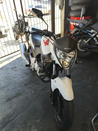 HONDA CB 300R ABS BRANCA 