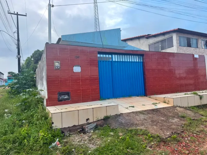 VENDE-SE OU TROCA CASA!  