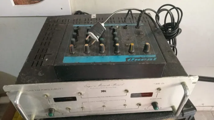 MESA DE SOM E AMPLIFICADOR 1500w