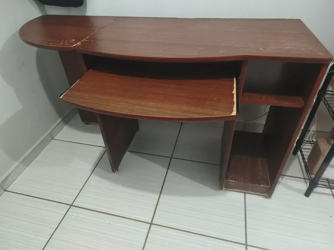 Escrivaninha em bom estado
