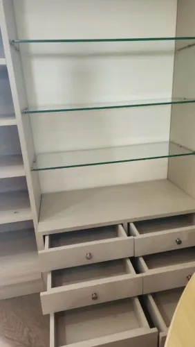 Armário de marcenaria reforçado tipo expositor