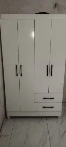 Guarda roupa semi novo 