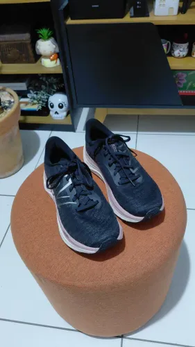 Tênis esportivo New Balance