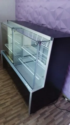Vitrine esquenta e esfria