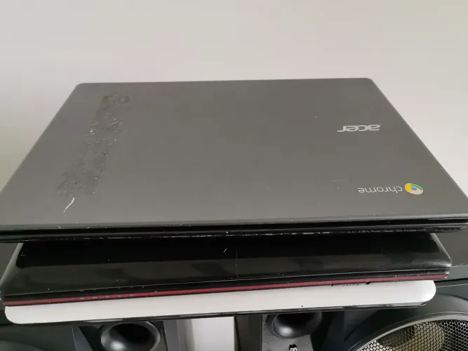 3 Netbooks com defeito