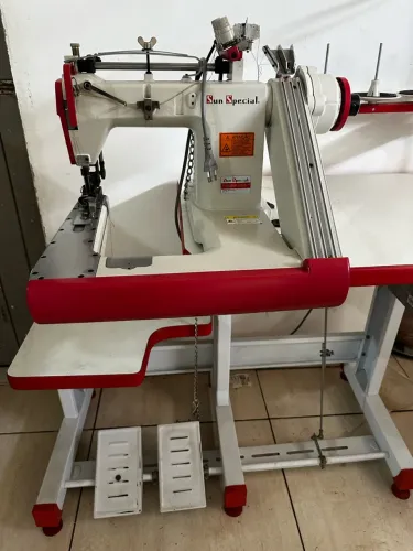 Máquina de costura fechadeira