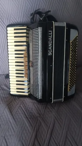 Sanfona/ acordeon scandalli 120 baixos