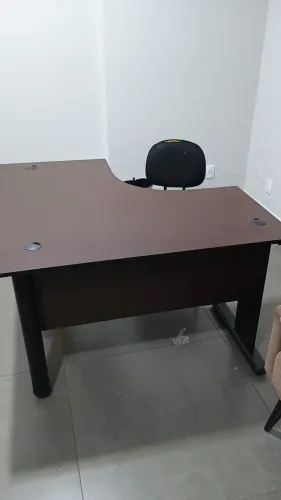 Mesa escritório em L 
