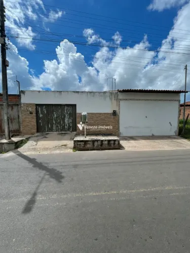 Casa com ponto comercial no Vale do Gavião por R$ 250 mil
