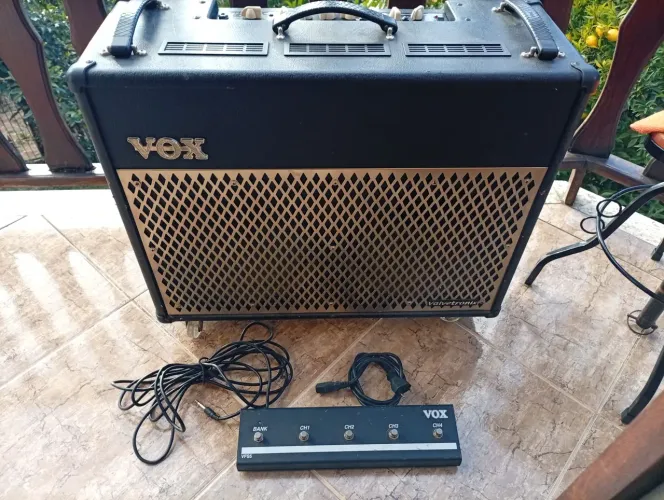 Amplificador guitarra Vox Valvetronix VT100