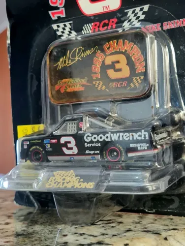 Miniatura 1/64 Racing Champions Nascar Mike Skinner 1995