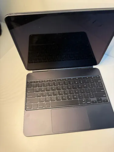 iPad Pro M5 13? 256gb wifi e Magic Keyboard | Novo completo