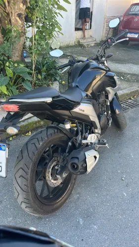 YAMAHA FZ25 SEMINOVA 2 MESES DE USO