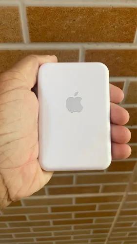 Vende-se carregador portátil para iPhone novo